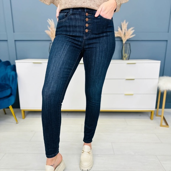 NWT: Judy Blue CURVY Better Than All The Rest Skinny Jeans - Picture 2 of 3